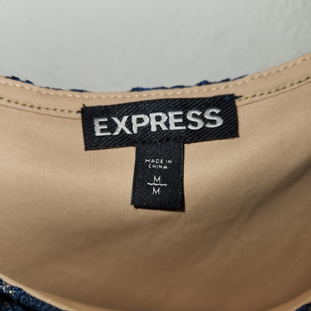 Express lace top with tan underlay - Picture 2 of 3